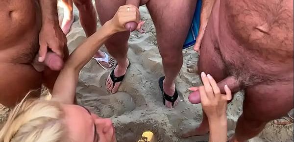  I love teasing U and sucking cocks at beach